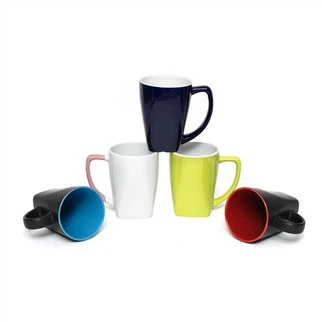 Glazovaný keramický hrnek na čaj